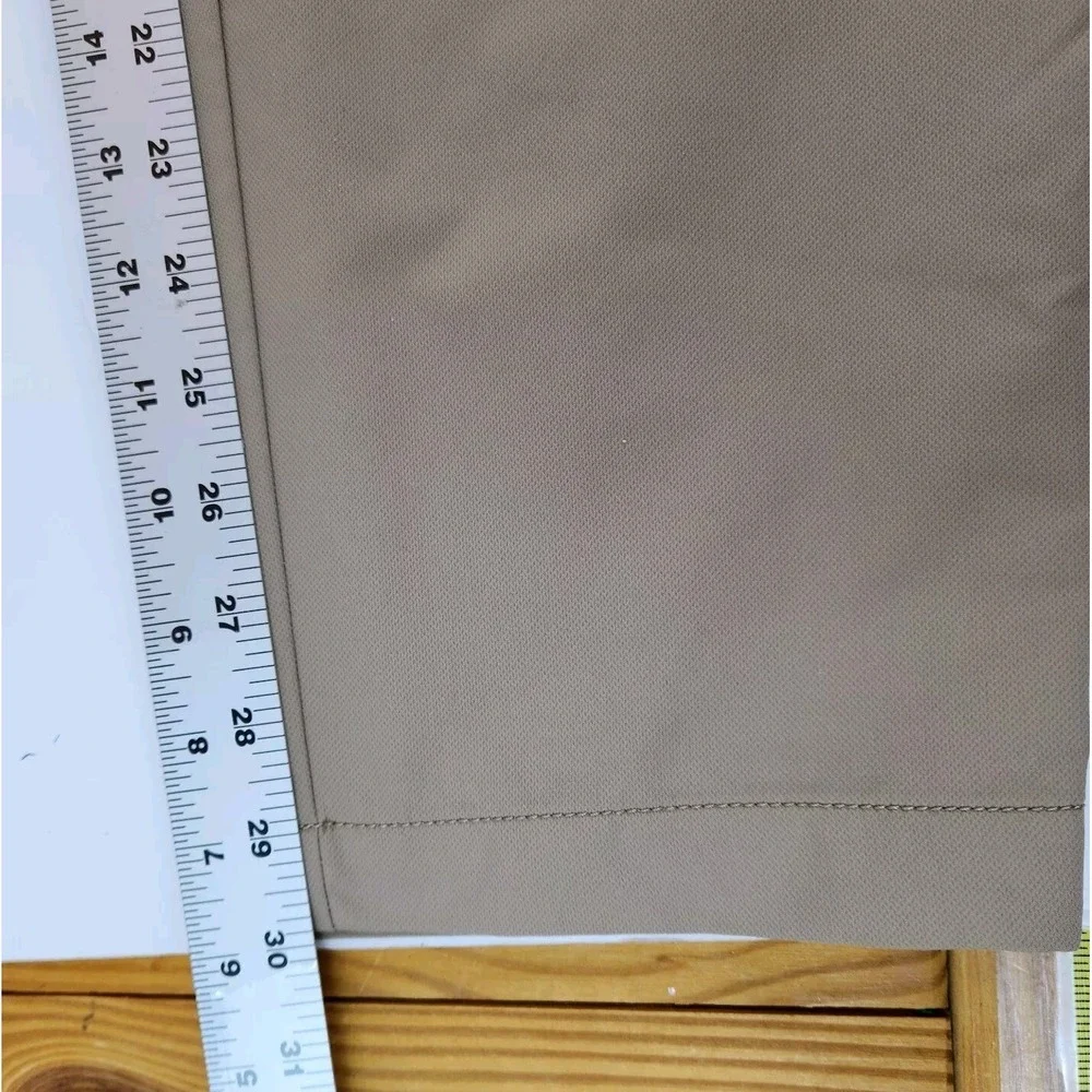 Banana Republic Golf Performance Pant Mens Size 40x30 Beige Chino 100% Polyester